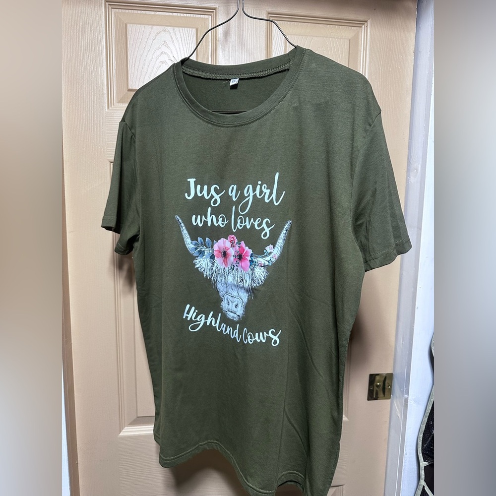 #1116 Olive Green Highland Cow Graphic T-Shirt Sz XLarge
